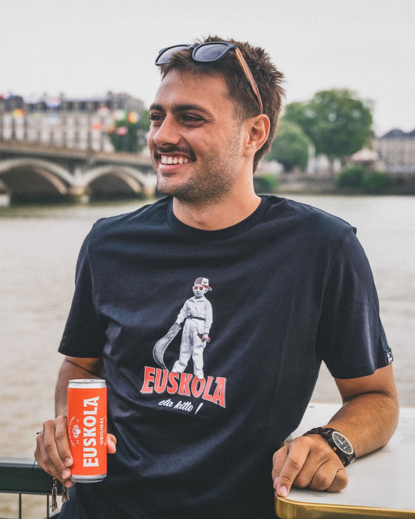 Tee-shirt EUSKOLA x EZ KEXA "Euskola ta kitto!" Noir
